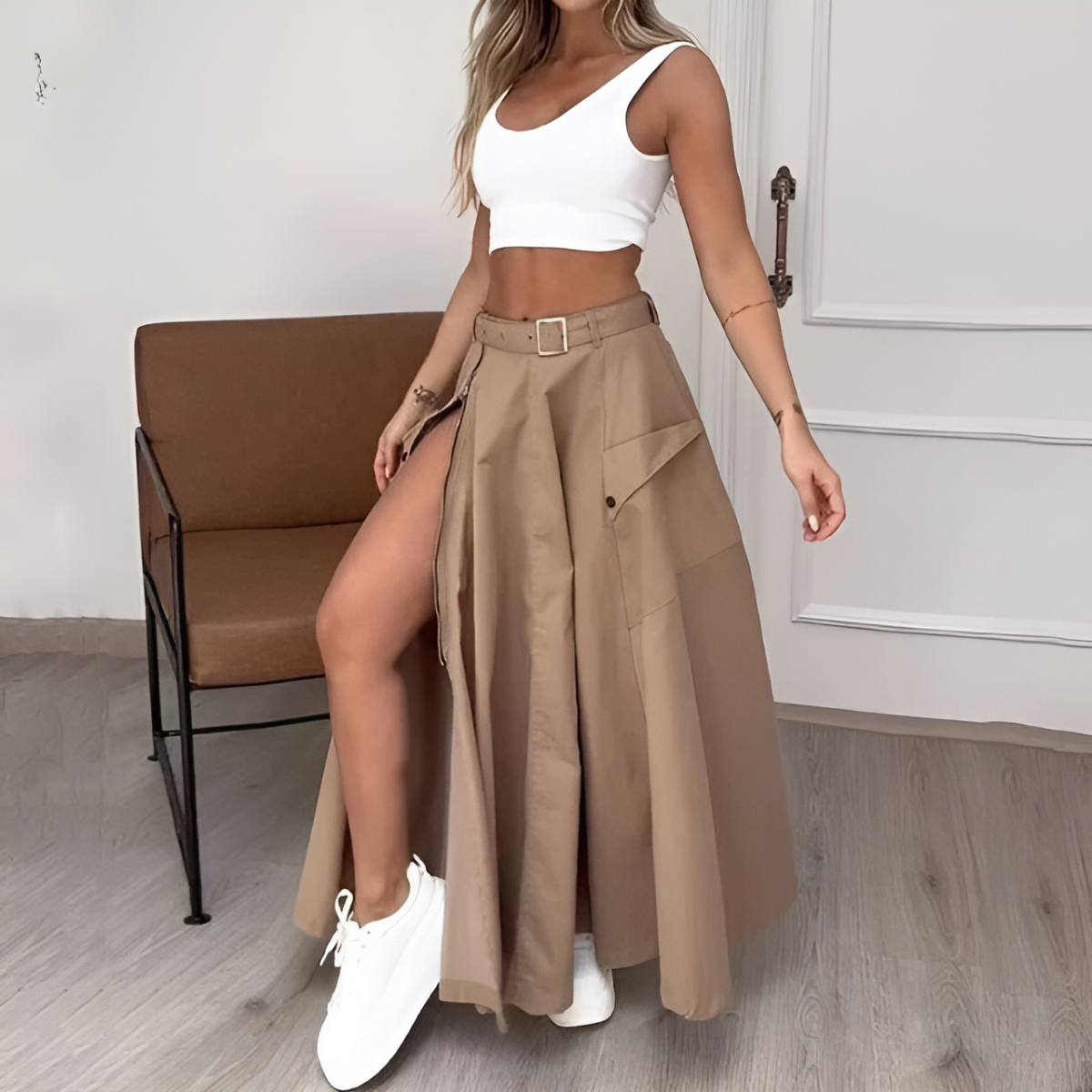Sleeveless two-piece set with solid color and slit